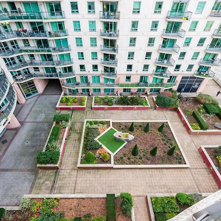 Riverside 2-Bedroom Apartments Лондон Екстер'єр фото