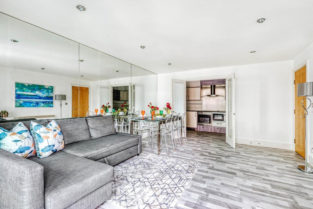 Riverside 2-Bedroom Apartments Лондон Екстер'єр фото