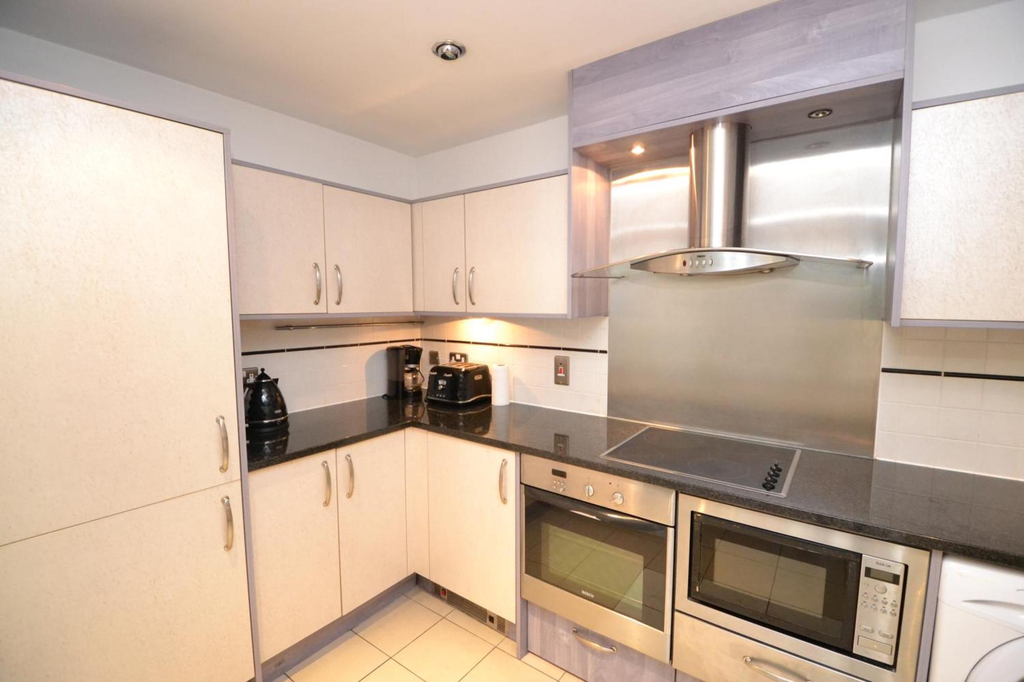 Riverside 2-Bedroom Apartments Лондон Екстер'єр фото