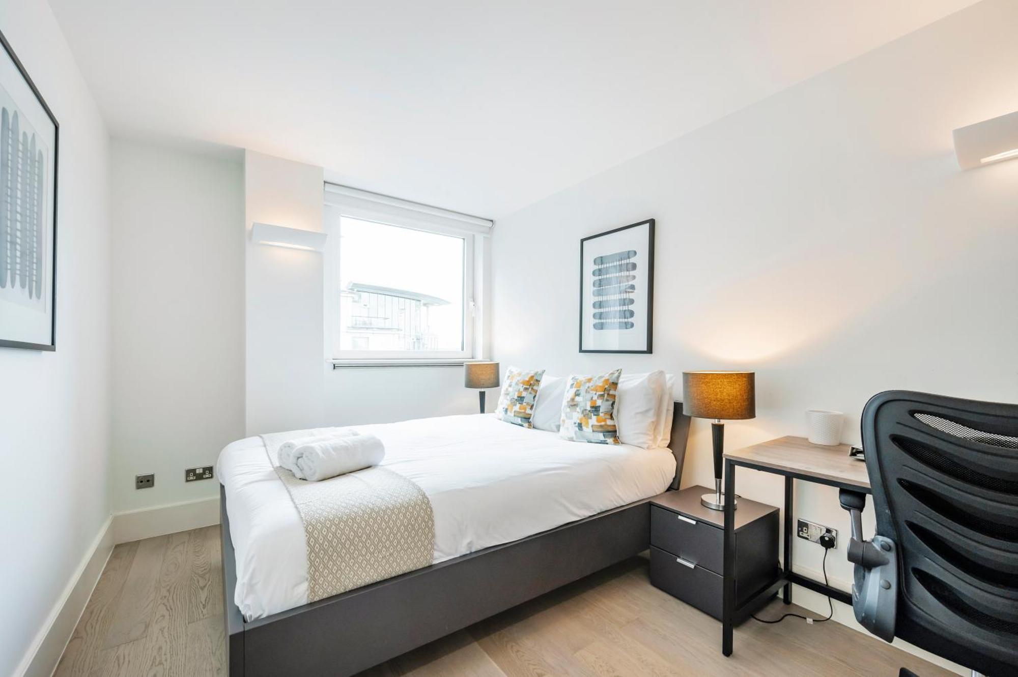 Riverside 2-Bedroom Apartments Лондон Екстер'єр фото