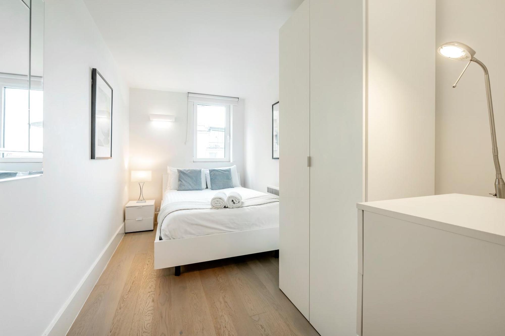 Riverside 2-Bedroom Apartments Лондон Екстер'єр фото